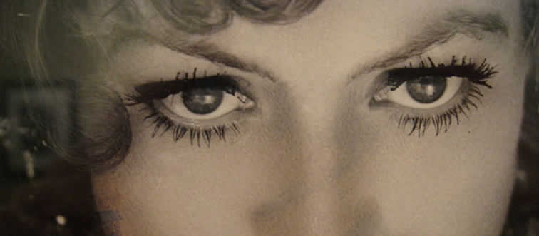 Which iconic screen siren used a boric acid rinse to give her peepers that legendary camera-ready sparkle?